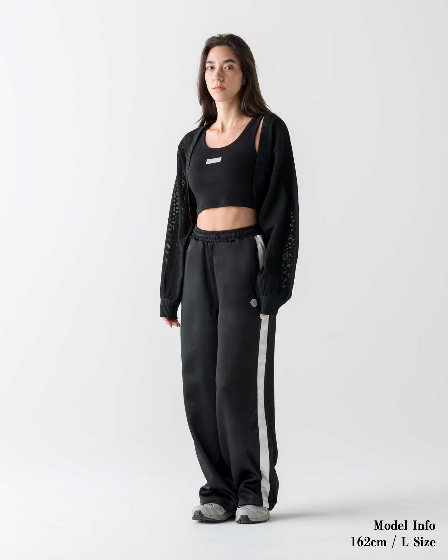 CRONOS WOMEN SHAPE CROPPED ZIP HOODIE【BLACK】