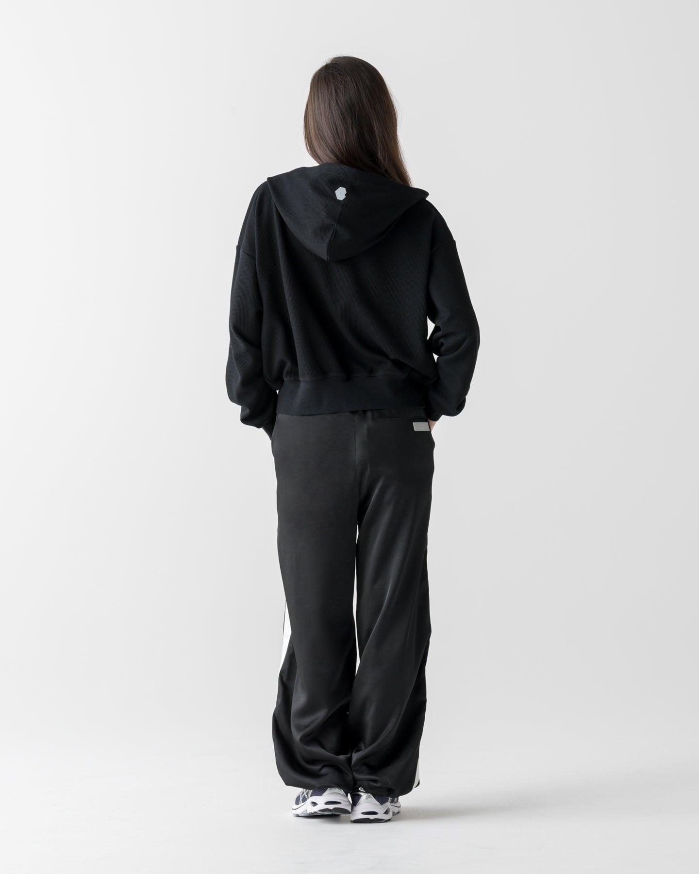 CRONOS WOMEN SHAPE CROPPED ZIP HOODIE【BLACK】