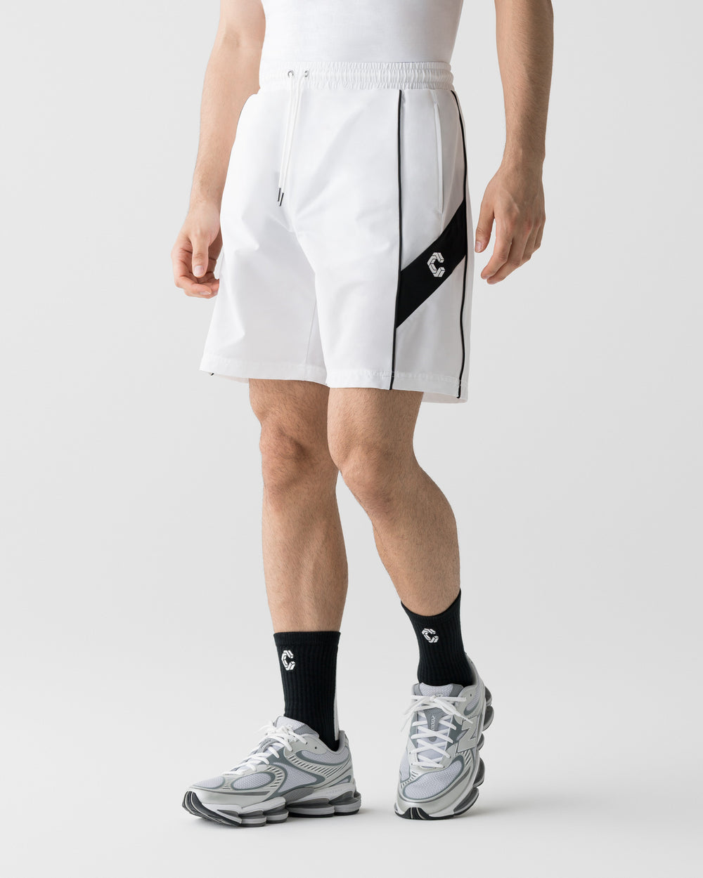 CRONOS SWITCH COOL TOUCH SHORTS【WHITE】