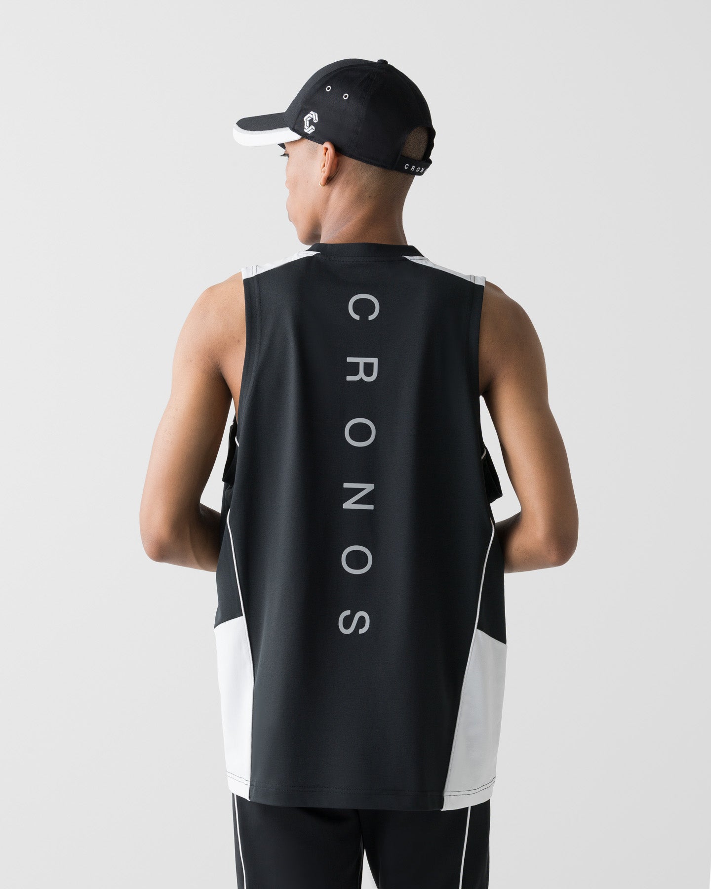 CRONOS SWITCH COOL TOUCH SLEEVELESS【BLACK】
