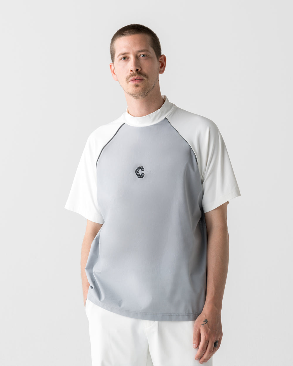 CRONOS BLACK SWITCHING MOCK NECK【WHITE×GRAY】