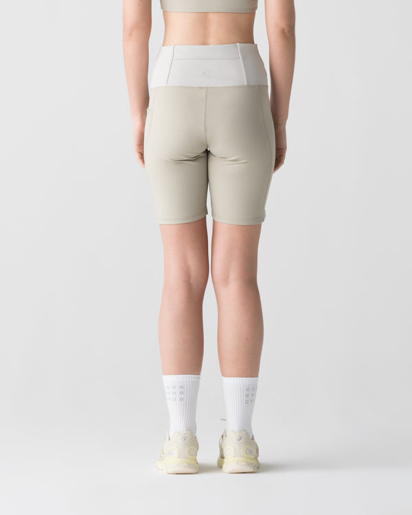 CRONOS WOMEN ESSENTIAL HALF LEGGINGS【BEIGE】