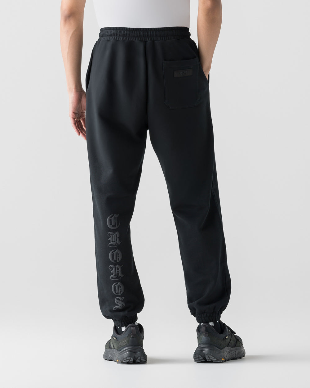 CRONOS BLACKLETTER SOFT MOTION SWEAT PANTS【BLACK】