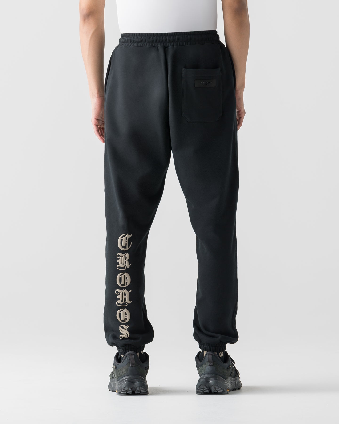 CRONOS BLACKLETTER SOFT MOTION SWEAT PANTS【BLACK×TAUPE】