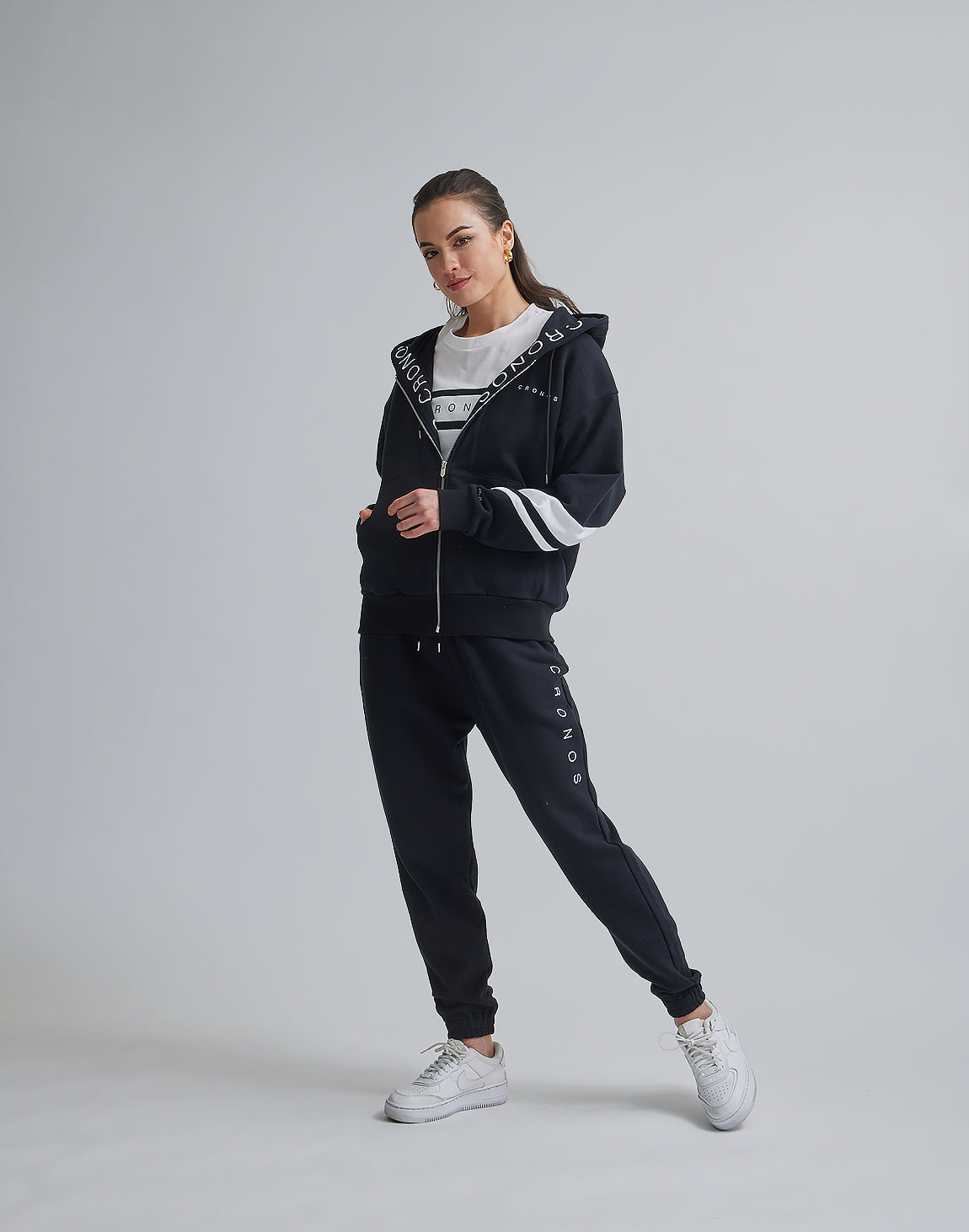 CRONOS WOMEN HIP LOGO SWEAT PANTS – クロノス CRONOS Official Store