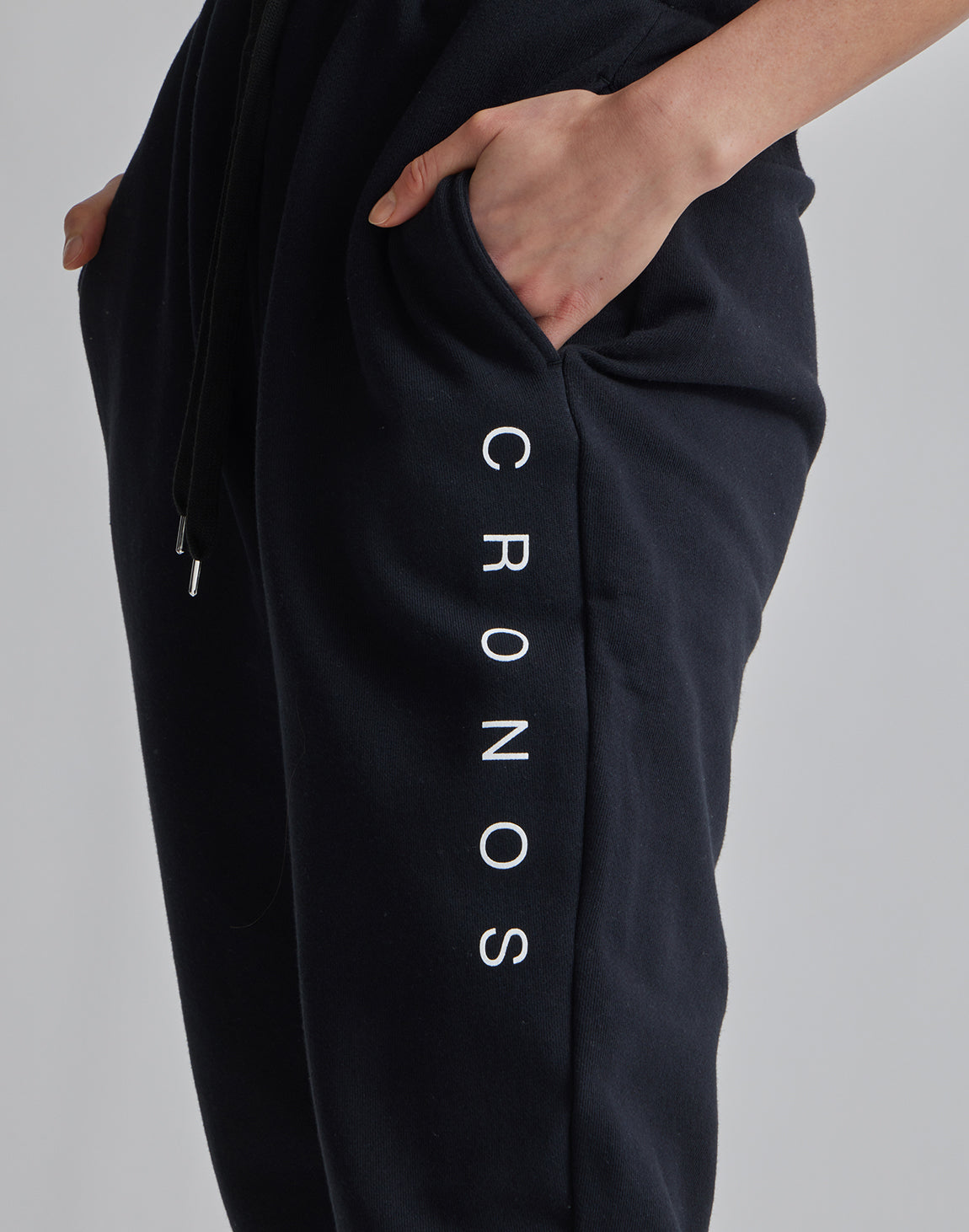 CRONOS WOMEN HIP LOGO SWEAT PANTS – クロノス CRONOS Official Store