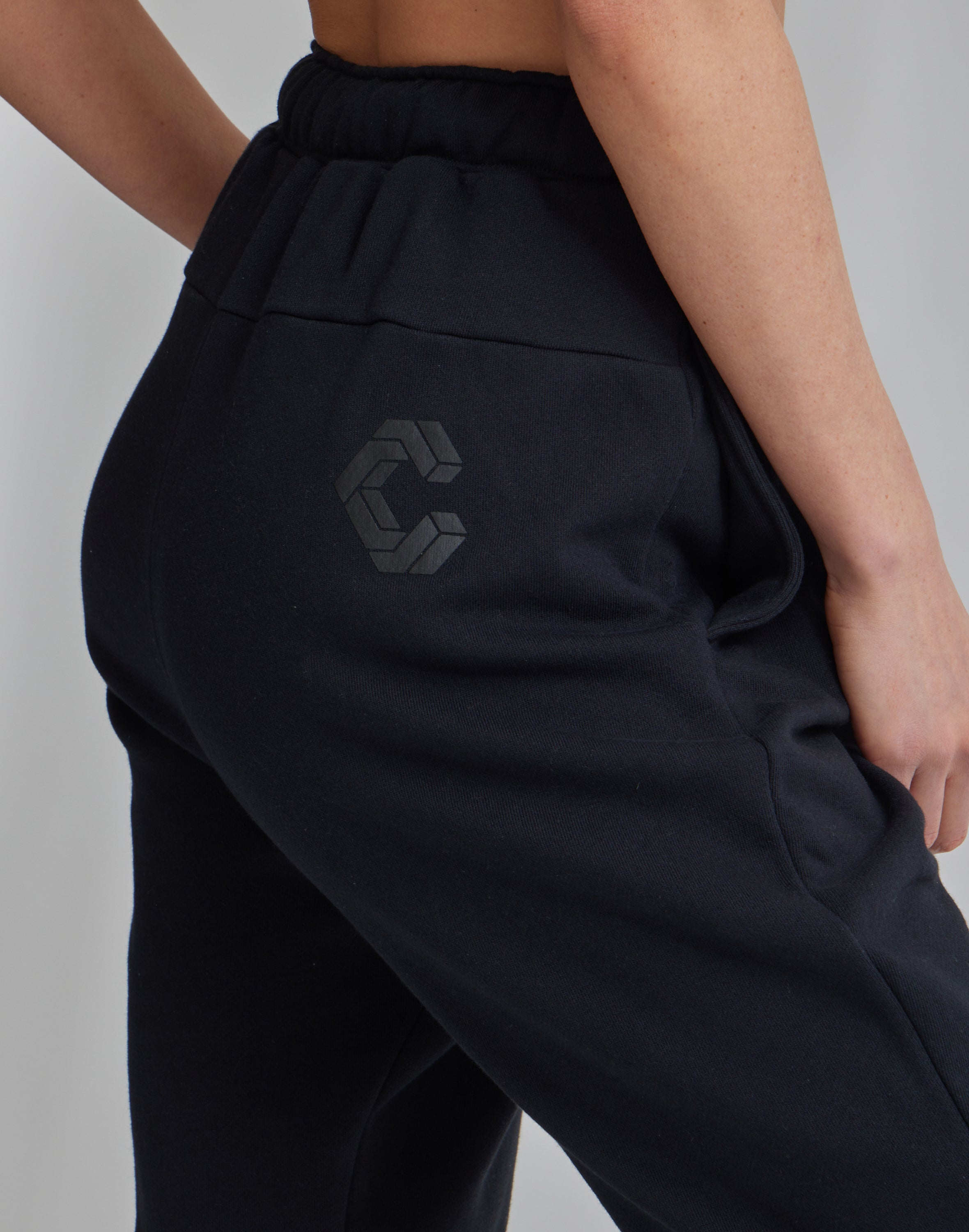 CRONOS WOMEN HIP LOGO SWEAT PANTS – クロノス CRONOS Official Store