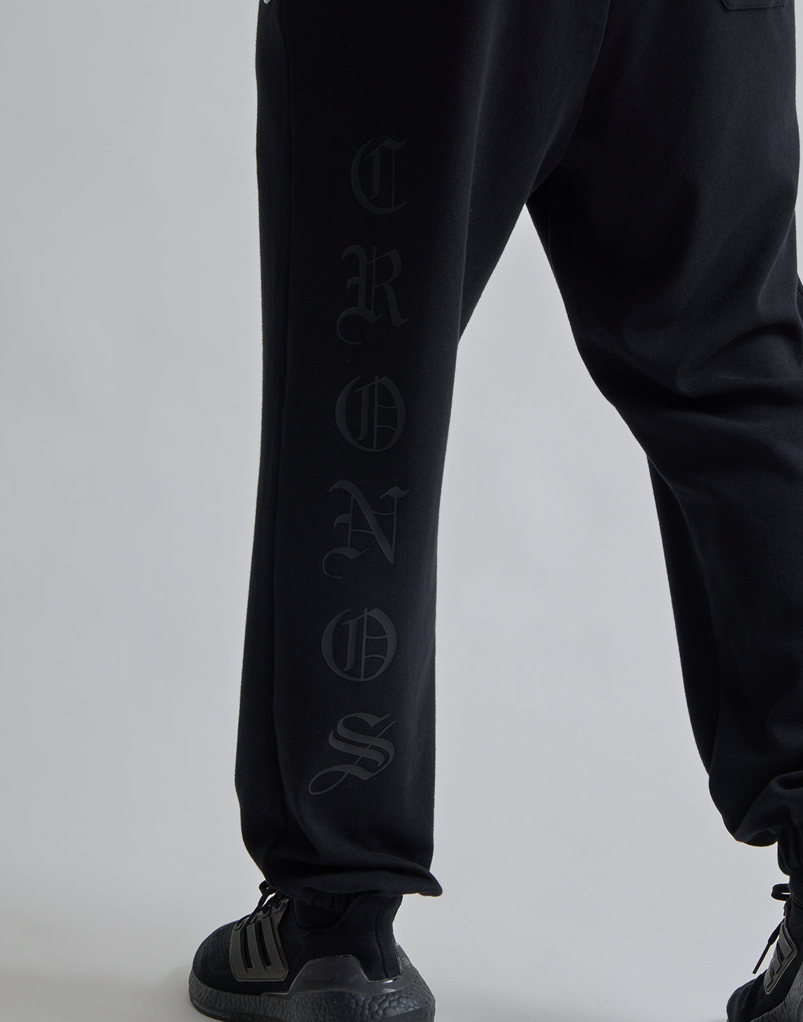 CRONOS BLACK LETTER LOGO SWEAT LONGPANTS – クロノス CRONOS ...