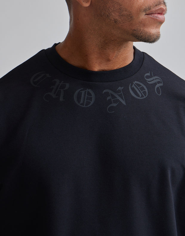 CRONOS BLACK LETTER LONGSLEEVE【BLACK】