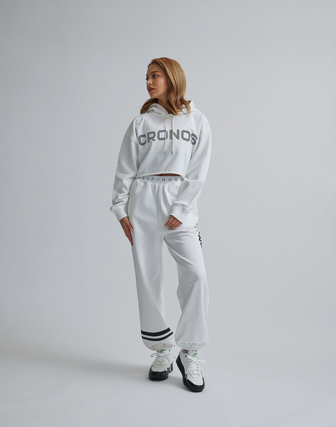CRONOS WOMEN LOGO SHORT HOODIE【WHITE】