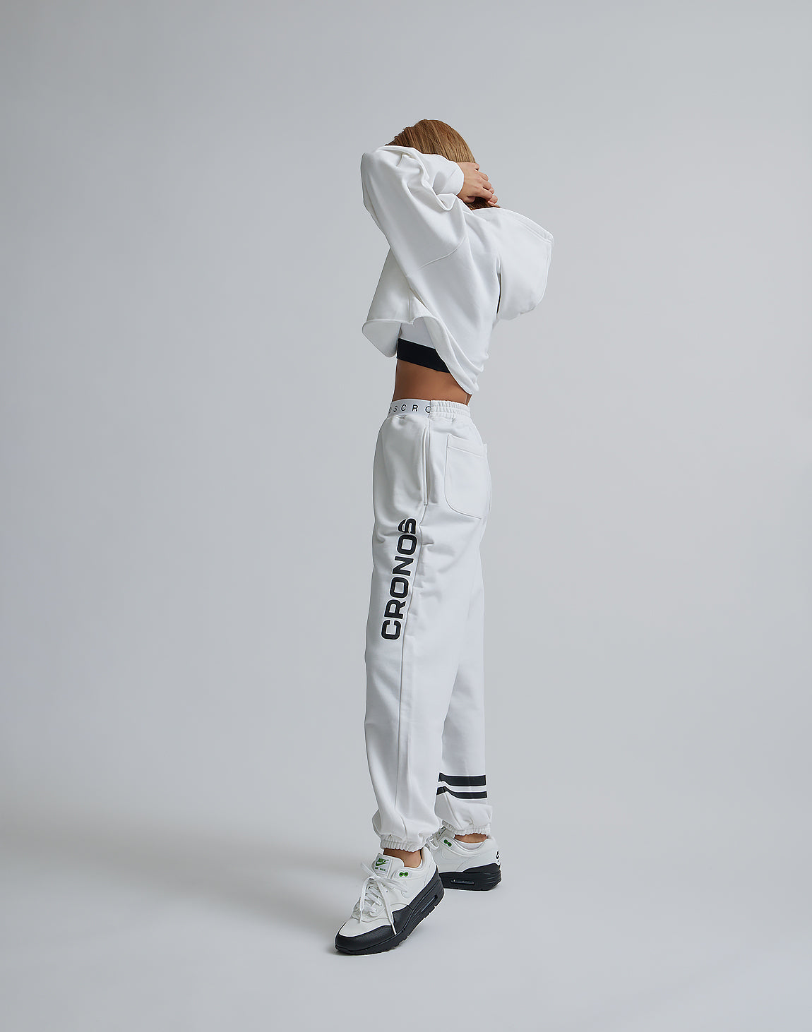 CRONOS WOMEN LOGO SHORT HOODIE【WHITE】 – クロノス CRONOS
