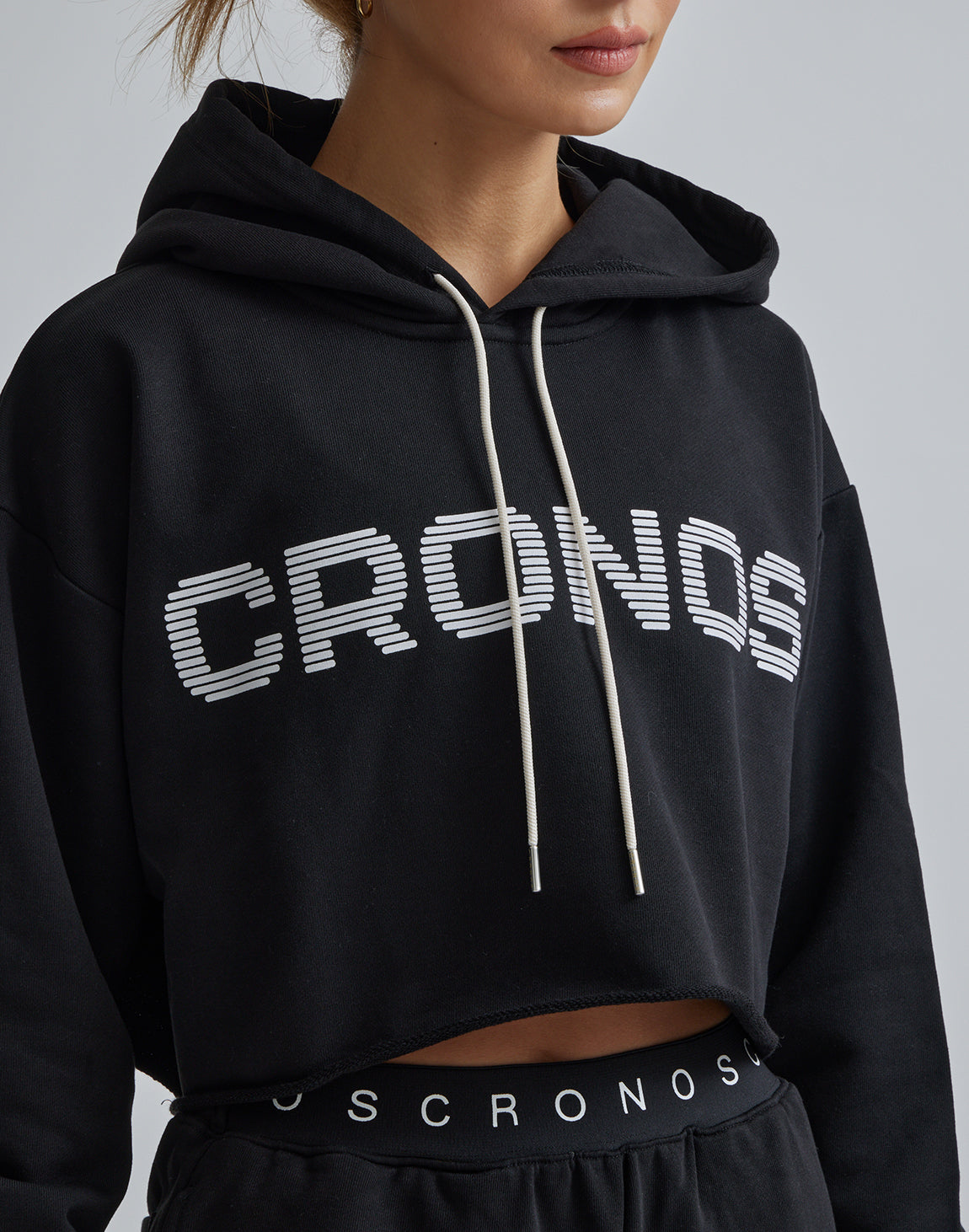 CRONOS WOMEN LOGO SHORT HOODIE – クロノス CRONOS Official Store