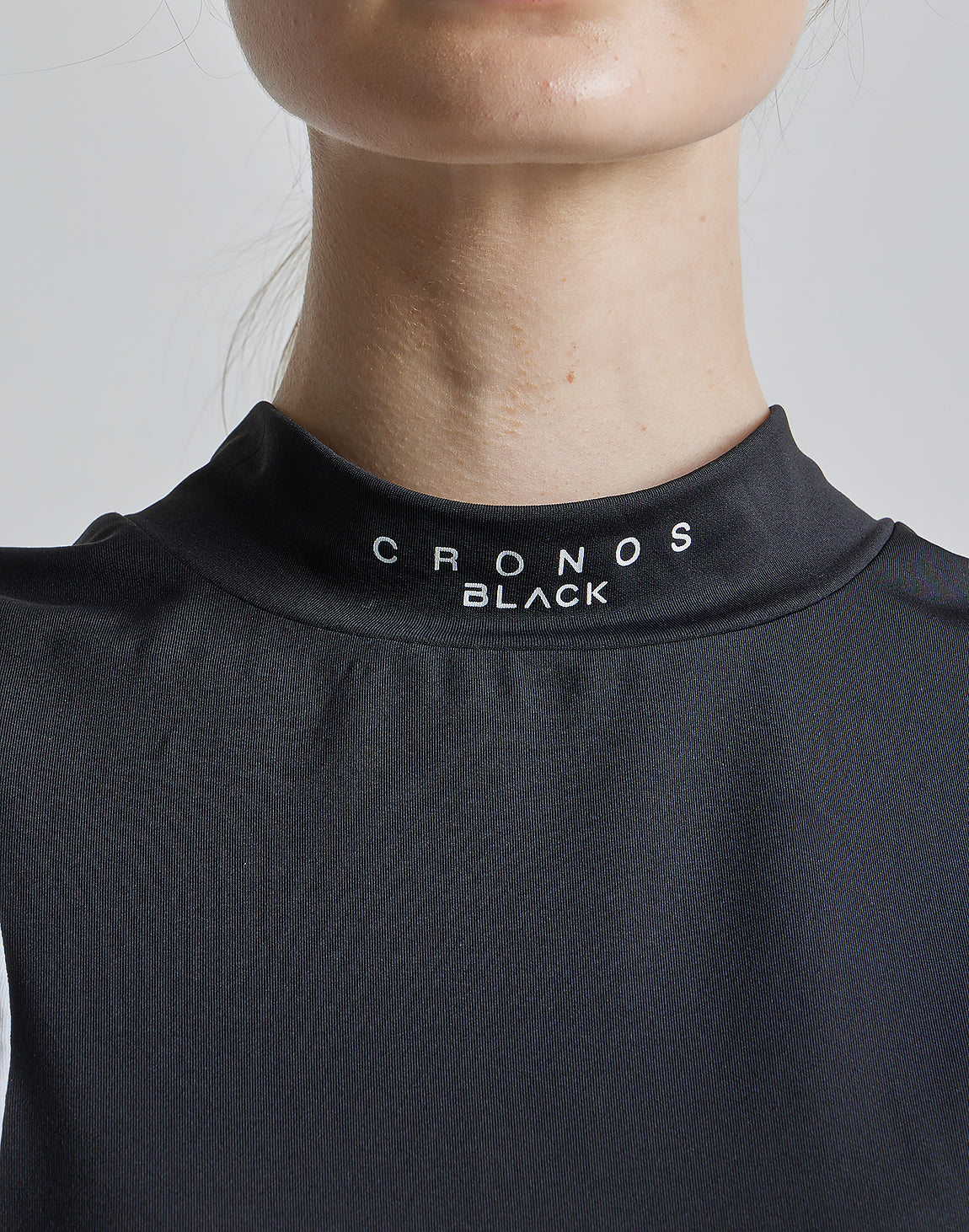 CRONOS BLACK MOCK NECK SLEEVELESS【BLACK】