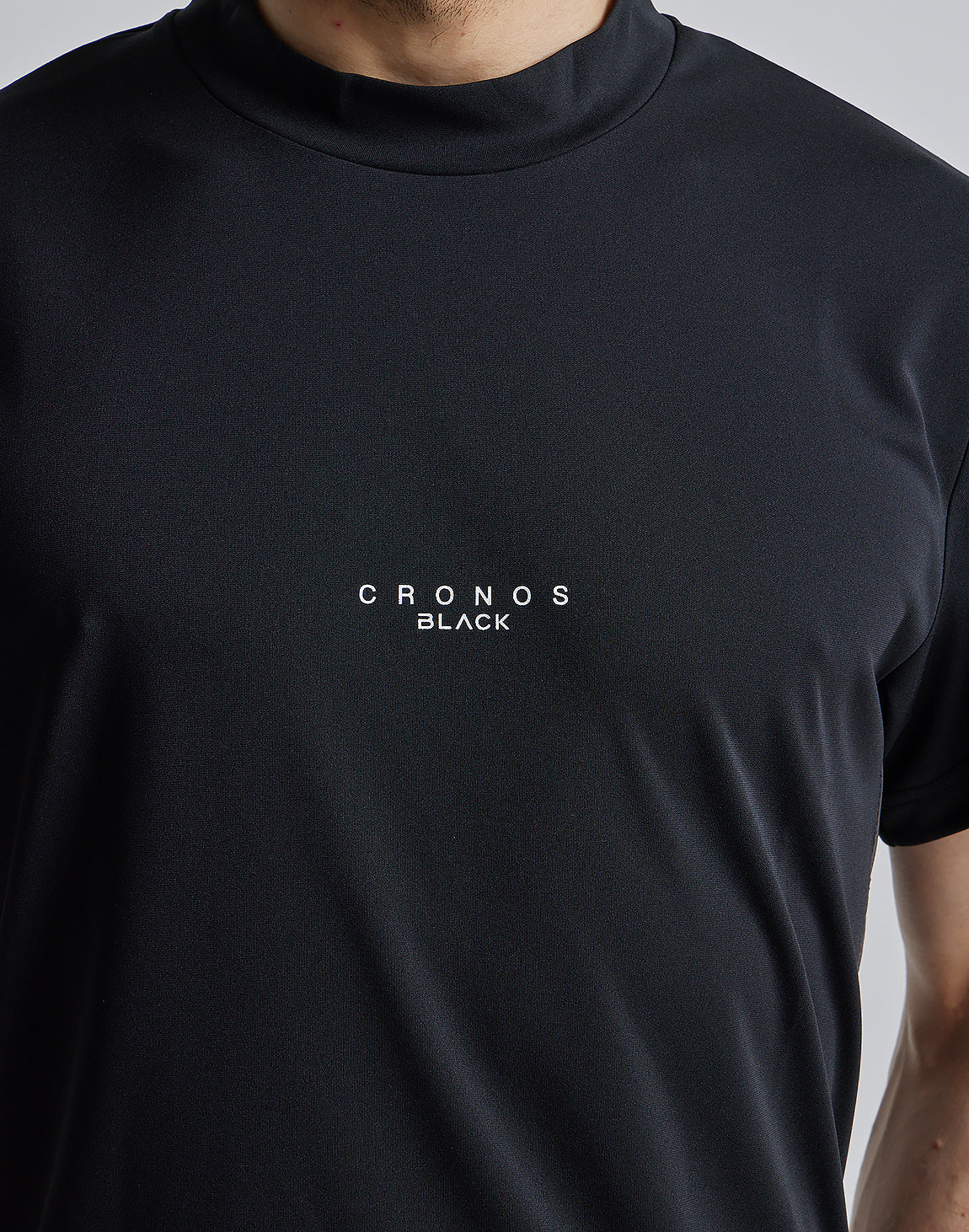 CRONOS BLACK LOGO MOCKNECK【WHITE】