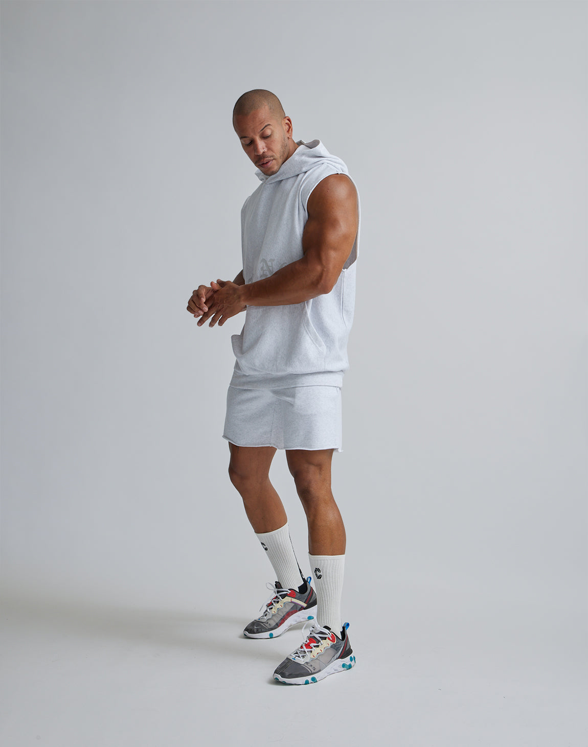 CRONOS BLACK LETTER LOGO SLEEVELESS HOODIE【WHITE