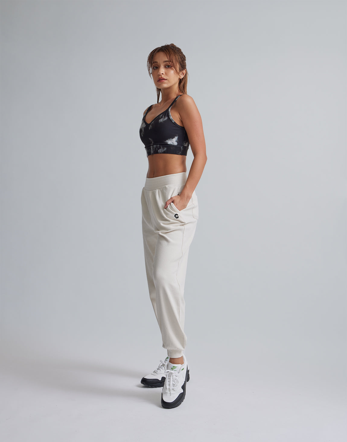 【新品未使用】★cronos クロノス★レディース　パンツ CRONOS WOMEN CALF LOGO FLARE PANTS【BLACK】