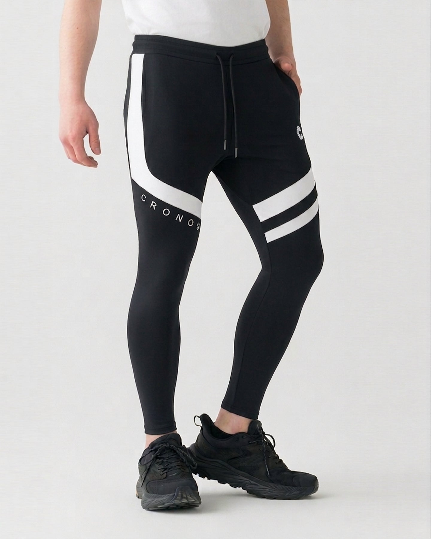 美品！CRONOS スキニーパンツ CRONOS DAILY ACTIVE SKINNY PANTS【BLACK】