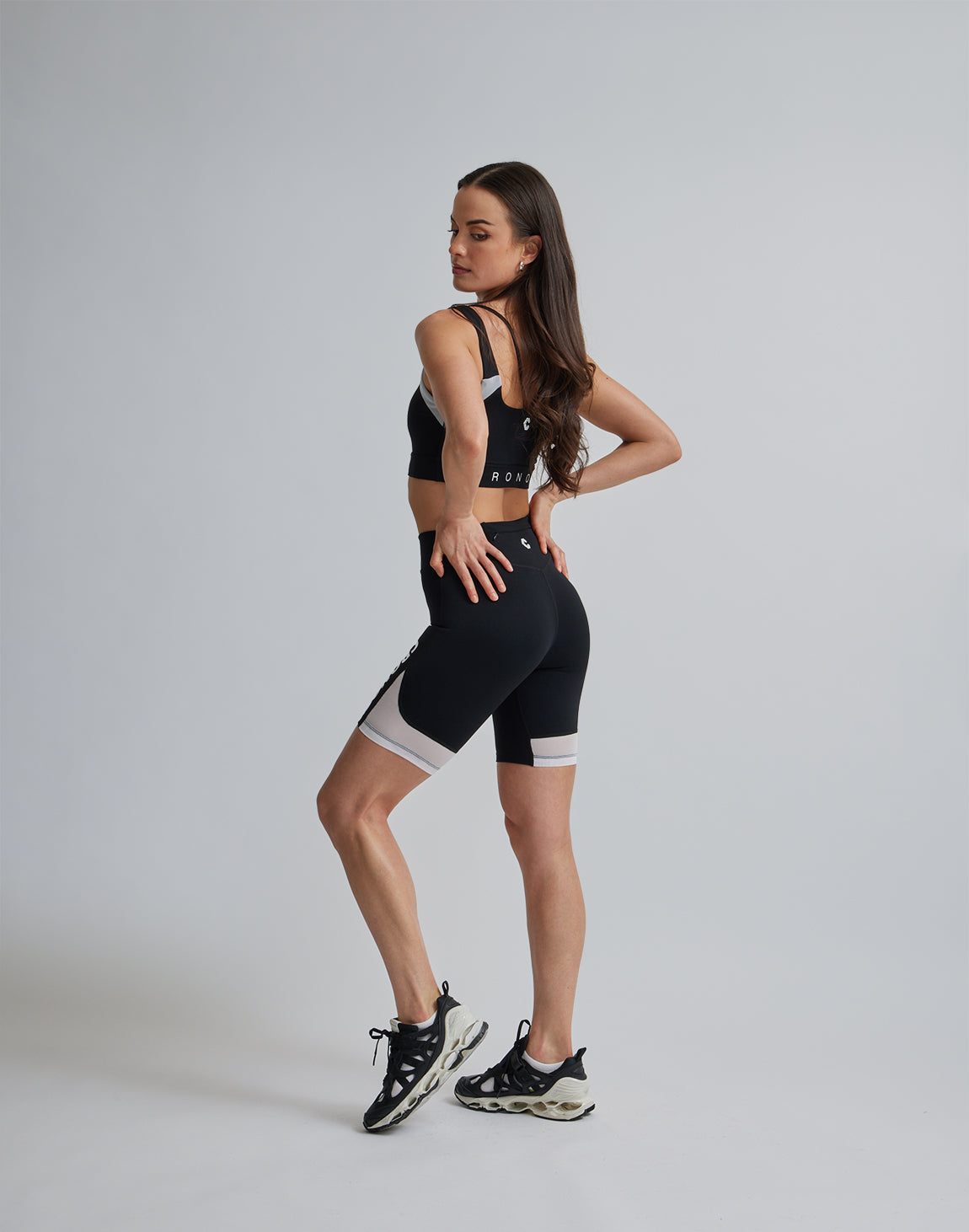 CRONOS WOMEN SPORTS MESH BRA【BLACK×WHITE】
