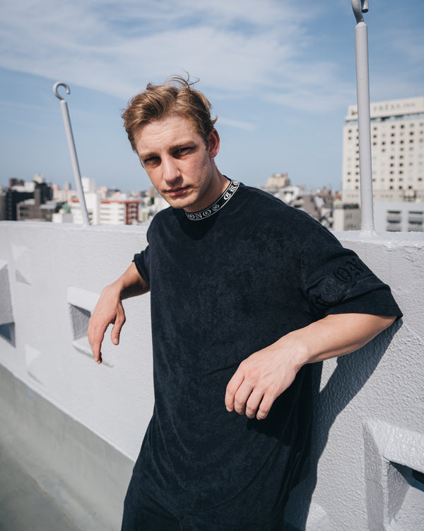 CRONOS Bamboo Pile Jacquard Logo S/S TEE【OFF BLACK】