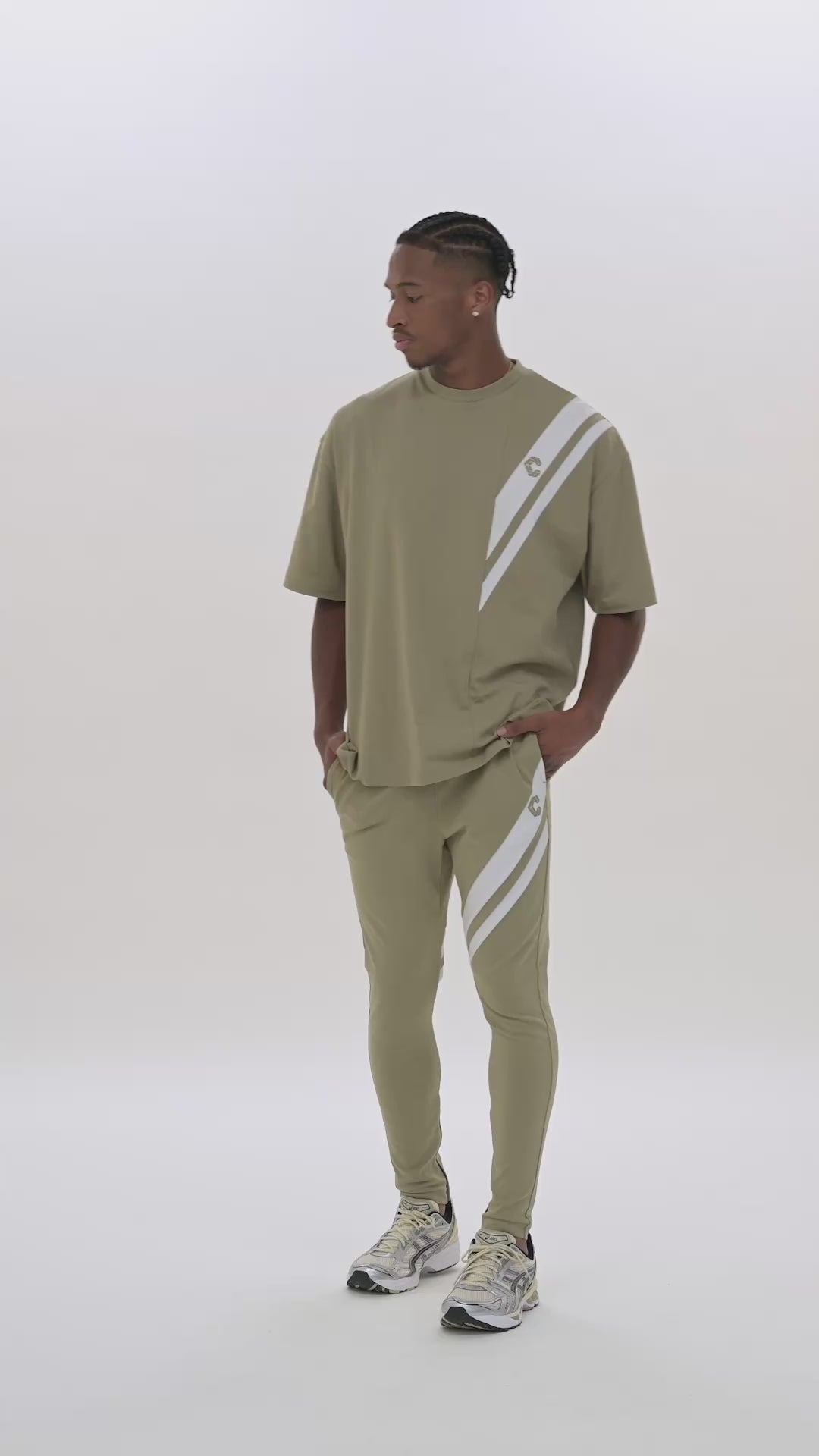 CRONOS ベージュ スウェット セットアップ ALEXIA STAM（アリシアスタン）の「Logo Sweatshirt & Jogger